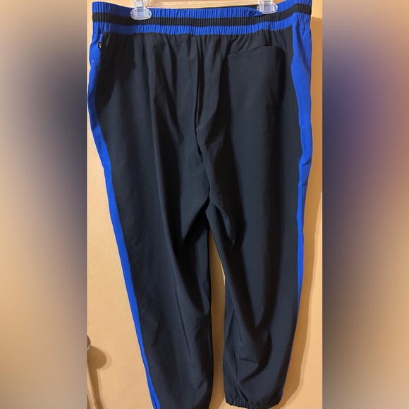 Fabletics exercise pants - Picture 2 of 5